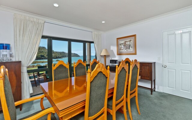 Okura River Estate Bed and Breakfast