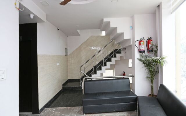 OYO 13576 Hotel Residency