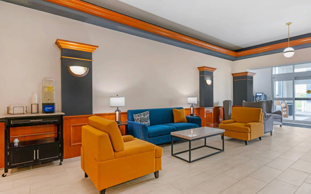 Comfort Inn & Suites Sheboygan I-43