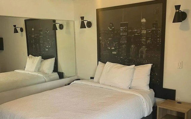 Super 8 by Wyndham Montreal