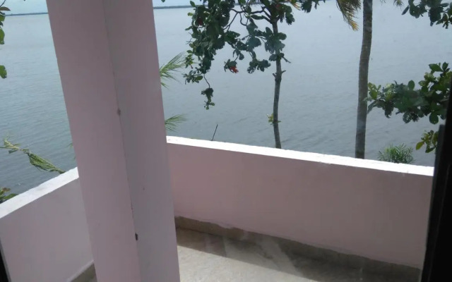 orchid lake view homestay