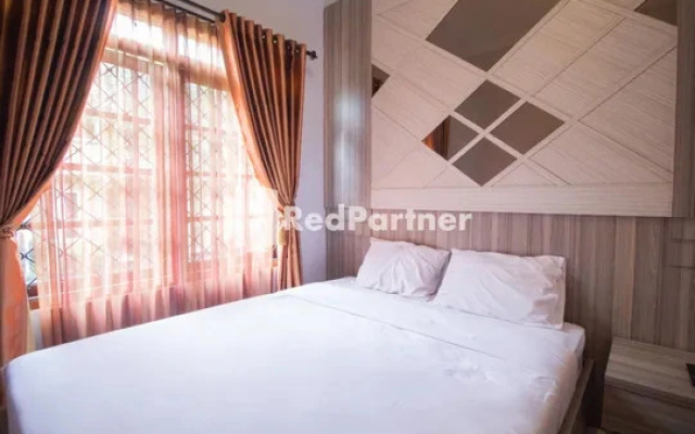 The Doctor Guest House Syariah RedPartner near Pakuwon Mall Yogyakarta – Guest Rooms – Sleman