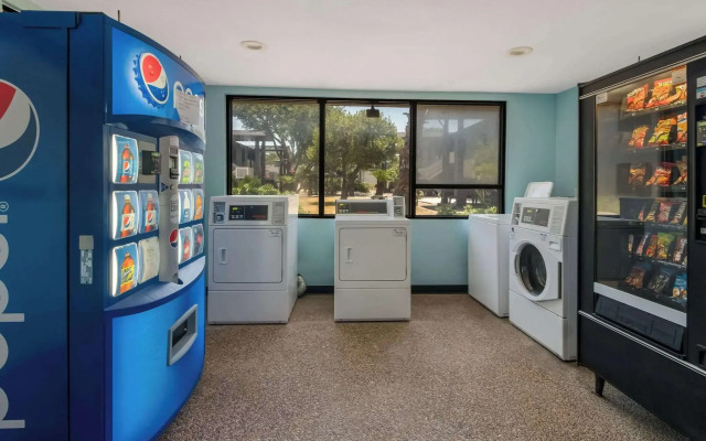 Econo Lodge Inn & Suites Fulton - Rockport