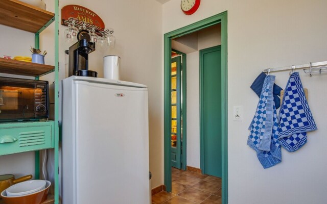 Cosy Apartment in Vachères With Private Garden