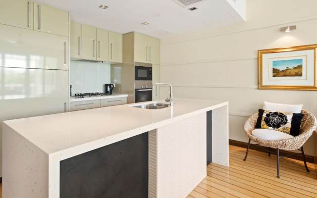 Luxury Marina View Apartment