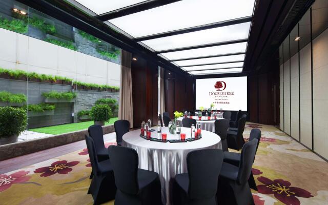 DoubleTree by Hilton Guangzhou-Free Shuttle Bus to Canton Fair Complex & Overseas Buyer Registration Services during Canton Fair Period