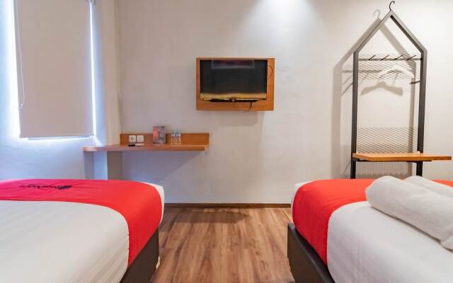 RedDoorz Plus @ Doorman Guest House