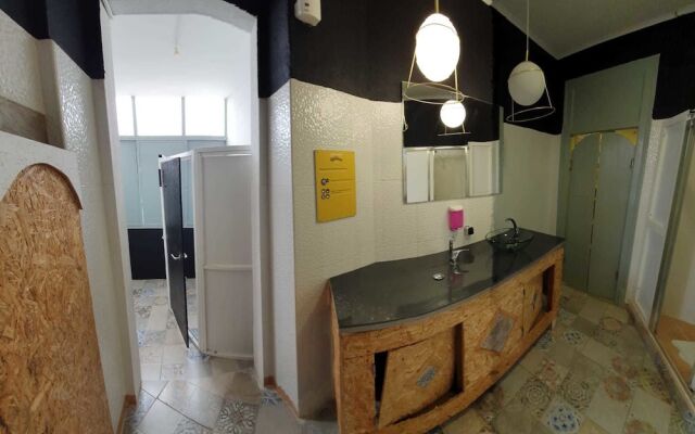 Aykibom Hostel