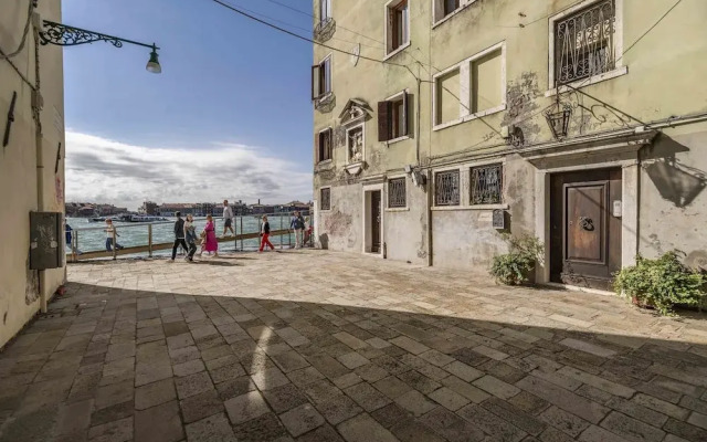 Venice Guggenheim Apartment by Wonderful Italy