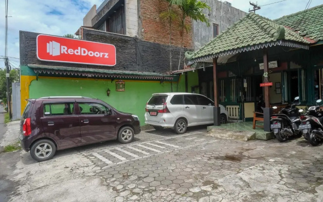 RedDoorz near Plengkung Gading