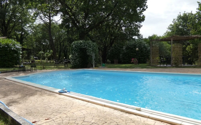 Scappo In Umbria, La Escondida