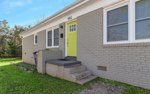 2 bedroom, Mockingbird Lane