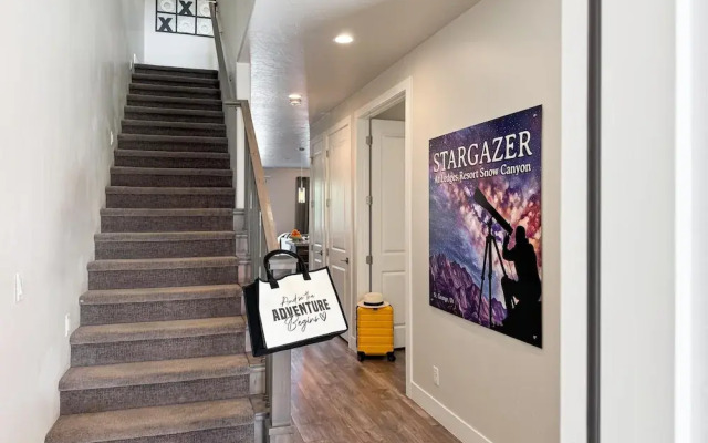 Stargazer Luxury Condo, Rooftop Views, Private Hot Tub