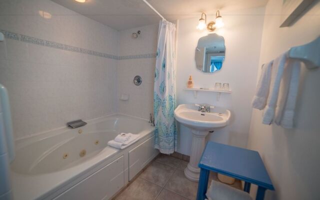 Night Swan Intracoastal B&B