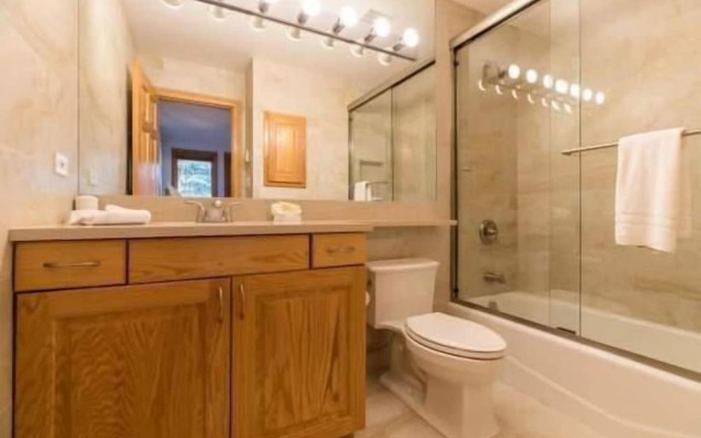 Strawberry Park Ski-in Ski-Out Condo by RedAwning