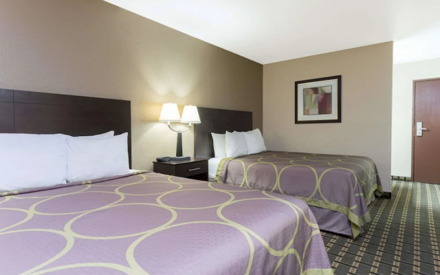 Super 8 Springfield East