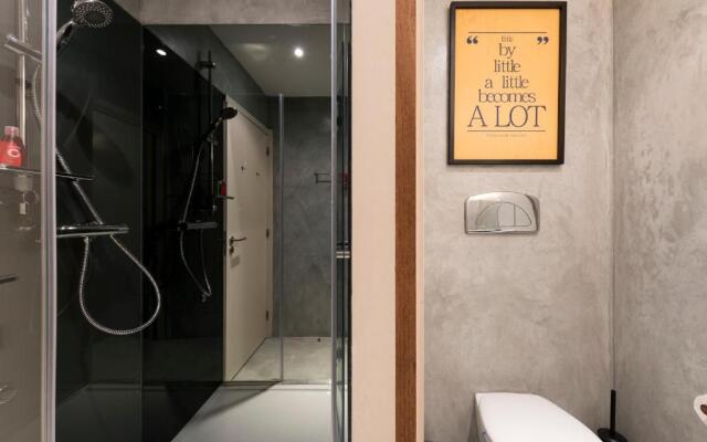 CN150 boutique studio, charming flat