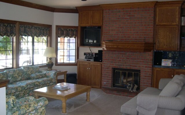 Alvarado Place 68105 by RedAwning