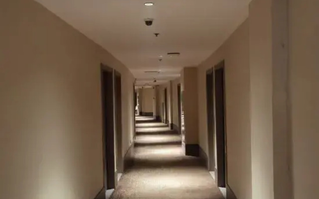 Home Inn Huayi Selected Hotel (Shanghai National Convention and Exhibition Center Jiayi Road Branch)