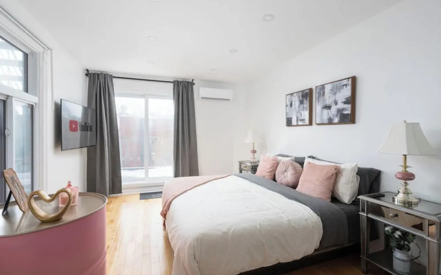 Downtown Luxe - Parking, Metro, King Bed, Sleeps 6