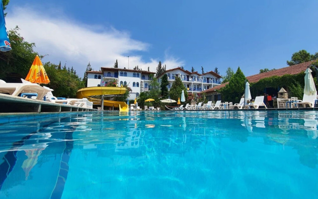 Silver Pine Hotel