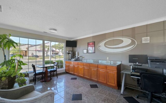 Econo Lodge Woodland near I-5