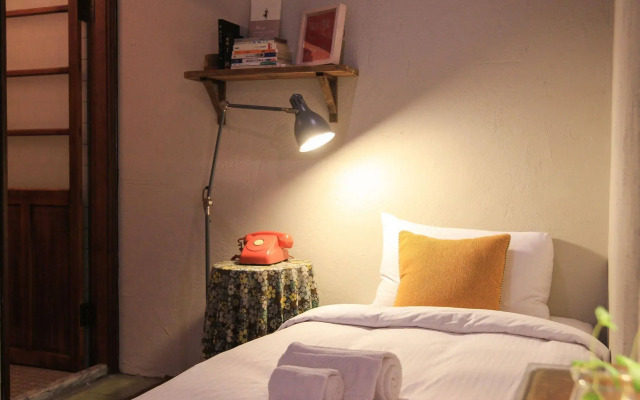 Solo Singer Hotel
