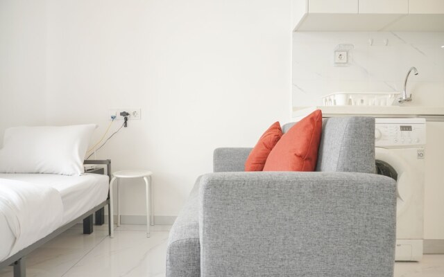 Homey And Well Furnished Studio Sky House Alam Sutera Apartment