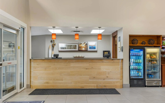 Country Inn & Suites by Radisson, Des Moines West, IA