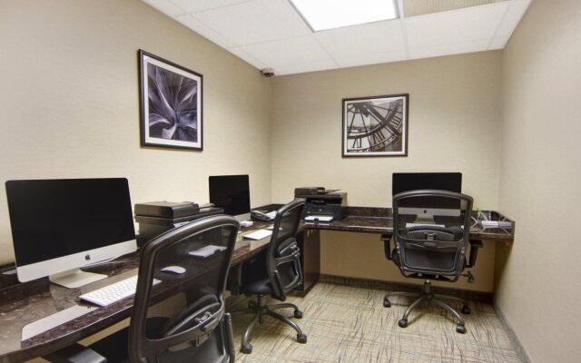 Holiday Inn Calgary-Airport by IHG