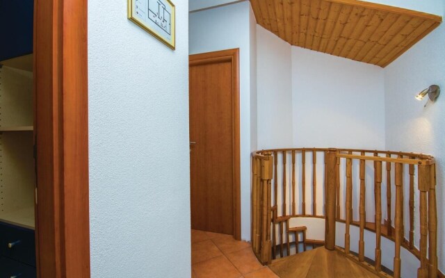 Stunning Home in Cavle With Wifi and 3 Bedrooms