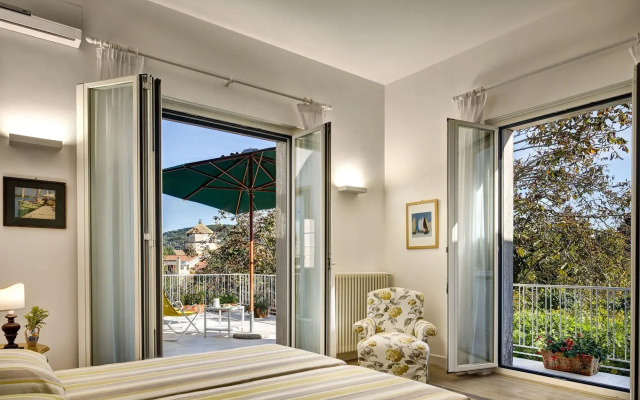 La Casa Bianca Pool And Garden