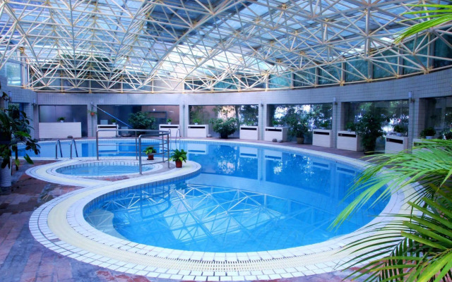 Отель Beijing Jinlong Hotspring
