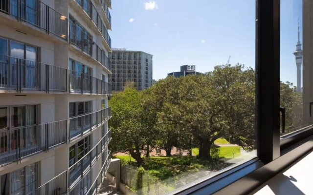 Beautiful Two Bedroom Apartment Next To Myers Park