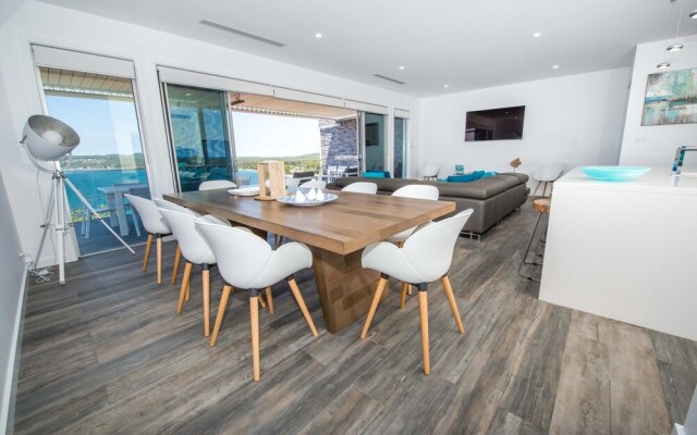 Bluewater Splendour - the Ultimate Beach Home