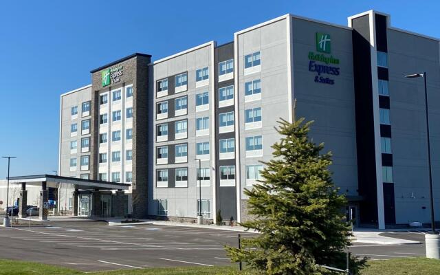 Holiday Inn Express & Suites Aurora, an IHG Hotel