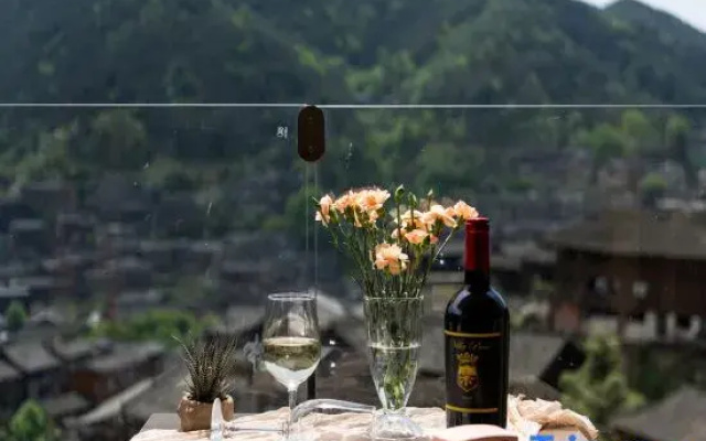 Mountain Live Inn (Xijiang Qianhu Miao Village Store)