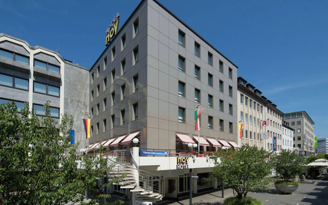Tante ALMA's Mülheimer Hotel