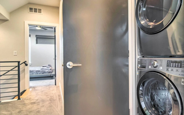 Luxe Denver Townhome: Hot Tub + City Views!