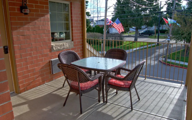 Put in Bay Victory Station Hotel