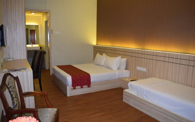 Bukit Merah Laketown Resort