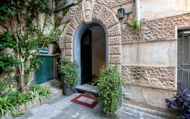 Upscale Central Amalfi Apartment In 19th-century Building