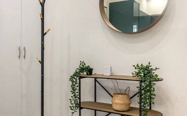 Phaedrus Living: City Center Luxury Flat Iofontos