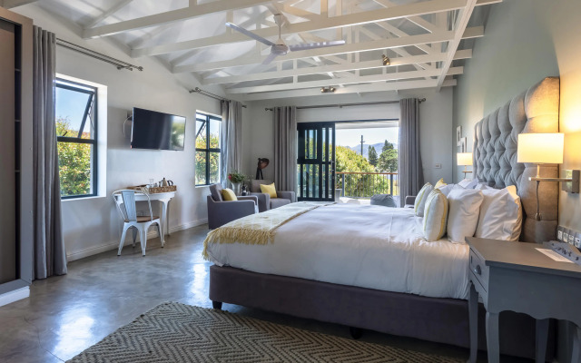 Whale Rock Luxury Lodge