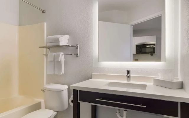 Candlewood Suites Omaha
