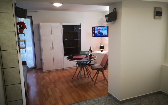 Apartment Maria - 100 m from sea: A1 Pirovac, Riviera Sibenik