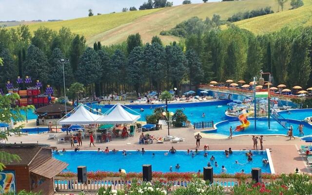 House With 2 Bedrooms in Cingoli, With Wifi