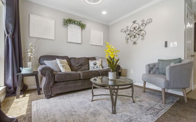 Clubhouse Bungalow - Community Amenities