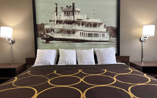 Super 8 by Wyndham Alton