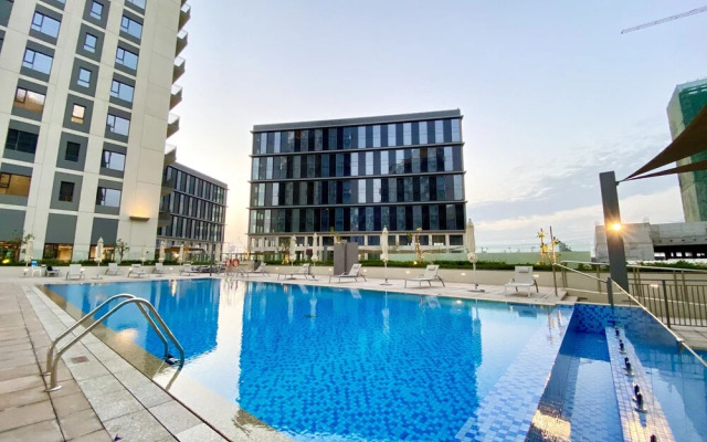Marco Polo - Lofty Apt with Balcony Near Dubai Hills Mall